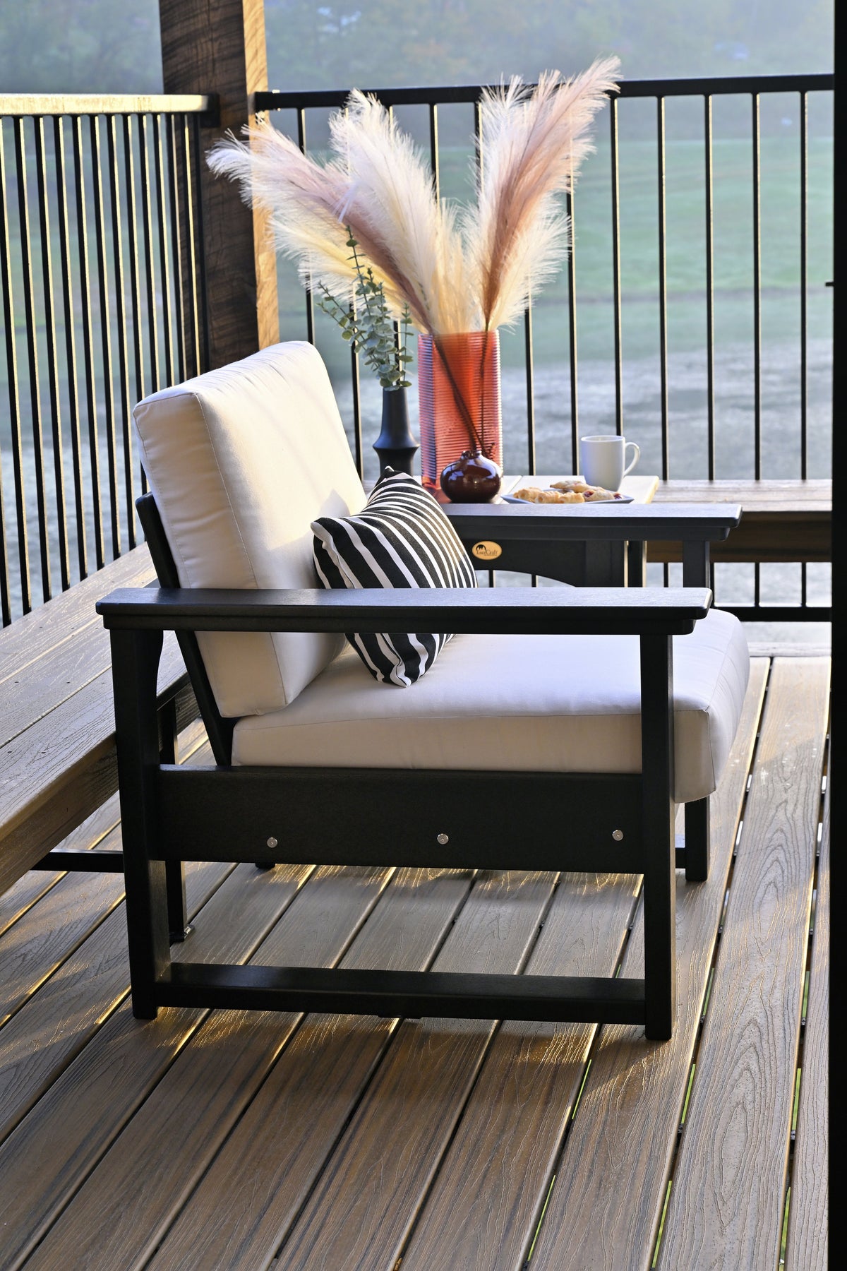Lanai Deep Seating Chair Black / Canvas