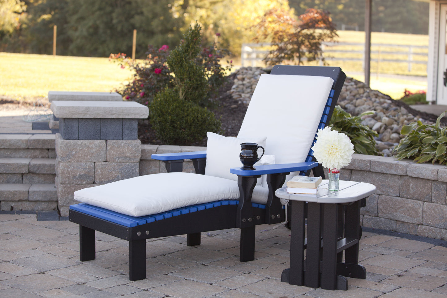 Poly Lounge Chair Blue & Black